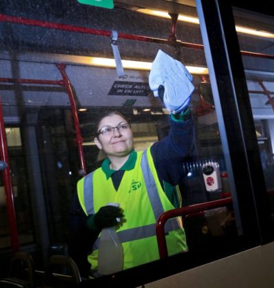 Professionele Schoonmaak bussen openbaar vervoer csu