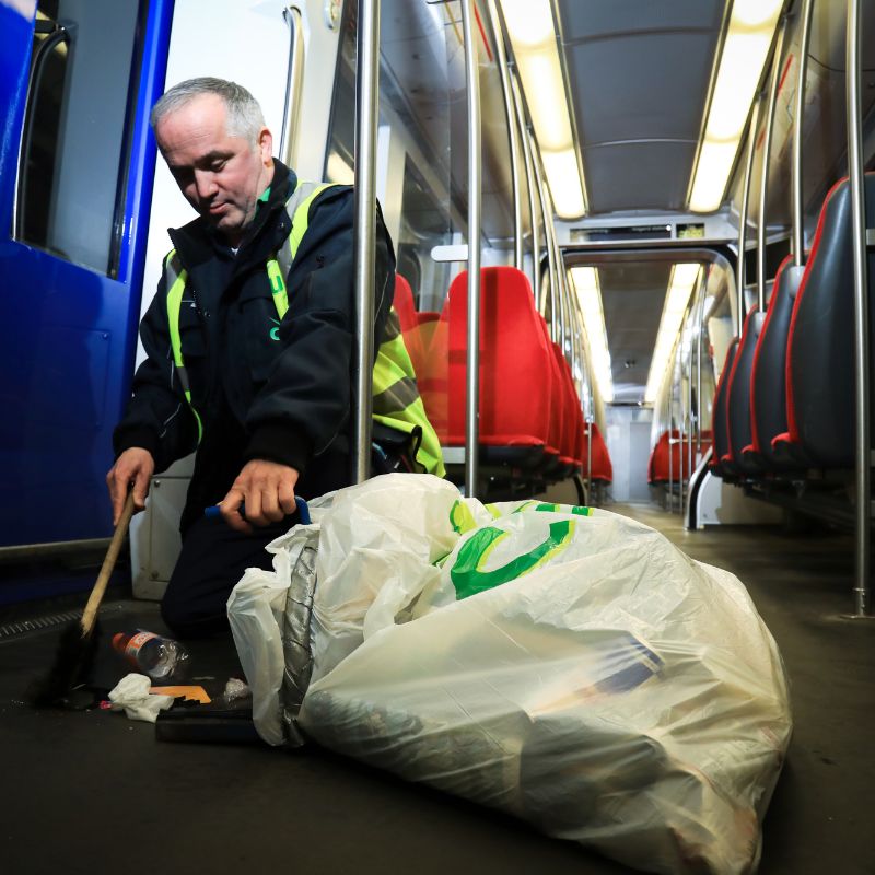 Professionele Schoonmaak bussen openbaar vervoer csu