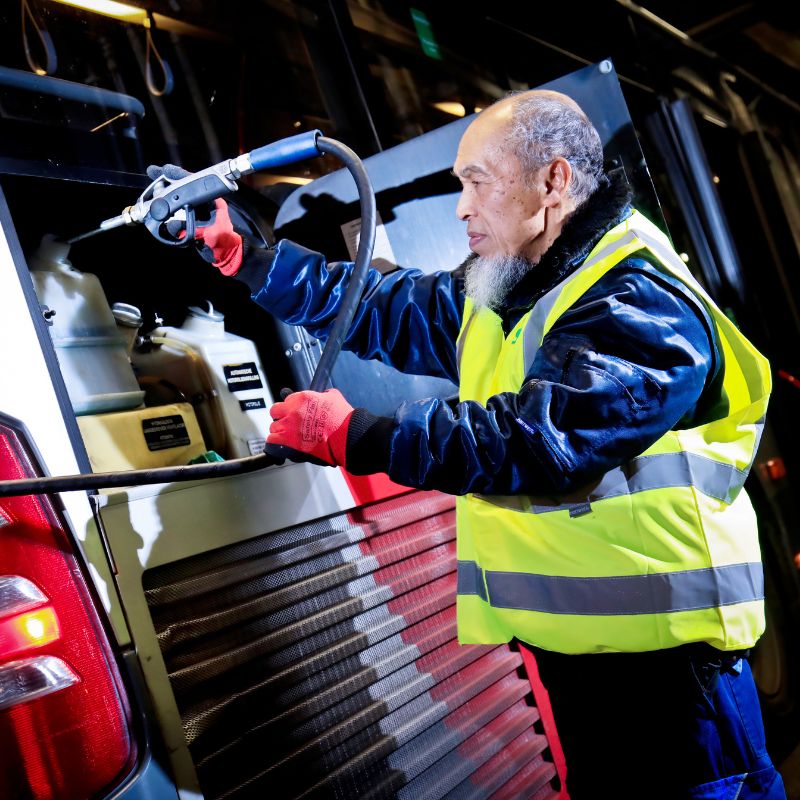 Schoonmaak medewerker OV