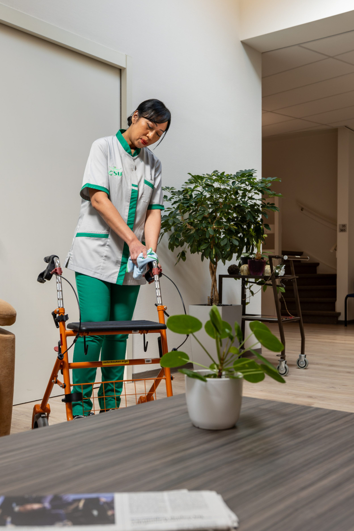 Ouderenzorg schoonmaken rollator