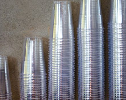 Plastic beker op kantoor in de ban