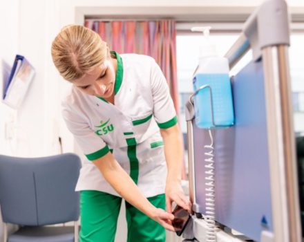 Schoonmaakmedewerkers dragen bij aan betaalbare en kwalitatief goede zorg