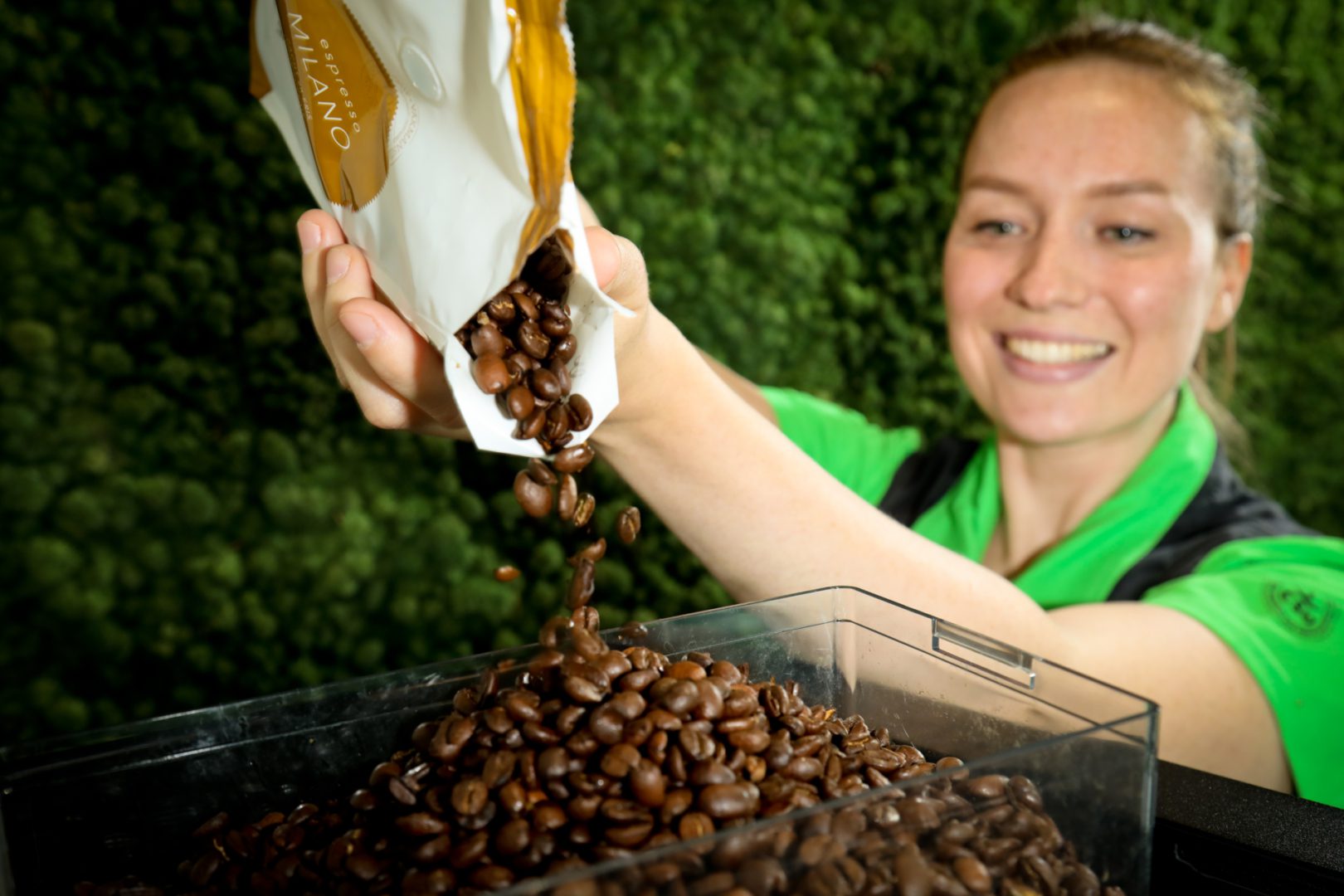 Koffie automaat bijvullen door CSU