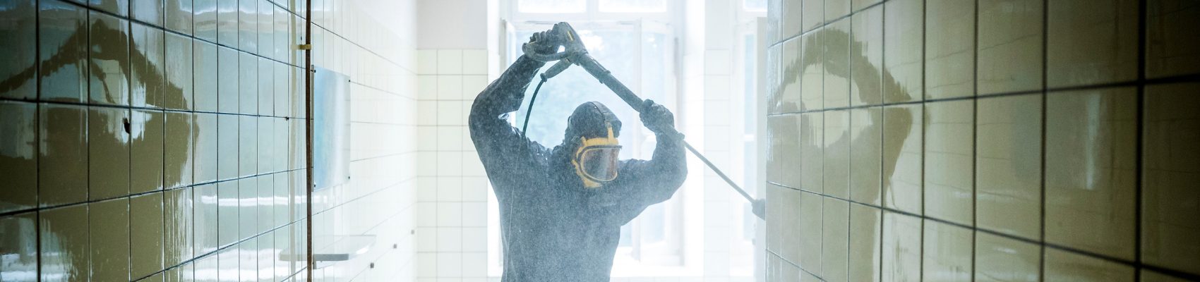 Dieptereinging sanitair door specialistische schoonmaker