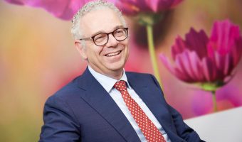 De Raad van Commissarissen, de Raad van Bestuur van Total Care en John van Hoof hebben gezamenlijk gekozen voor een zorgvuldig opvolgingsproces. John van Hoof neemt afscheid van Total Care